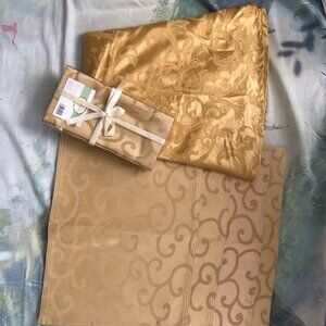 Round Tablecloth/Napkins/Placemats